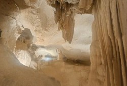 Thien Canh Son Cave