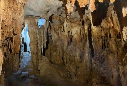 Me Cung Cave