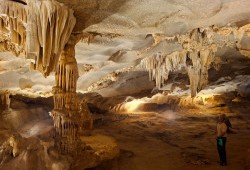 Thien Canh Son Cave