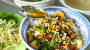 Hue Street Food Tour on Foot