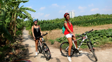 Hanoi Bike to Red River Island Half day