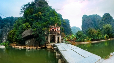 Ninh Binh: Hoa Lu - Van Long Nature Reserve Day Trip