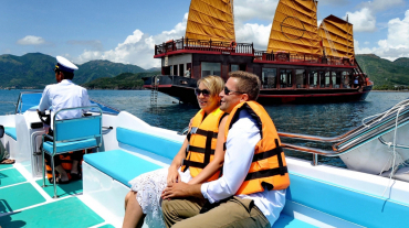 Experience Royal Life on Emperor Cruise Full Day