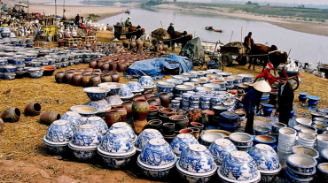 Hanoi Cycling Tour to Bat Trang Pottery Village Full day