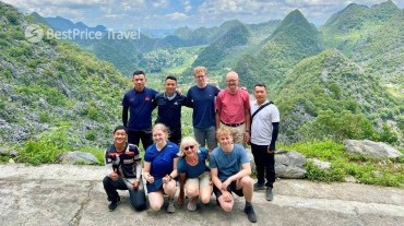 Ha Giang Loop on Motorbike 4 days: Dong Van, Ma Pi Leng & Local Villages