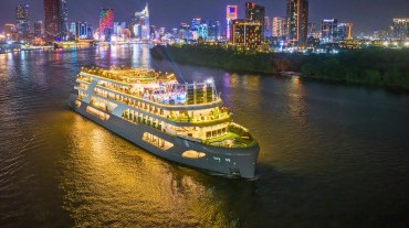 REVER Cruise: Luxury Dinner on Saigon River