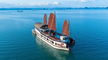 Red Dragon Junk 3 Days 2 Nights