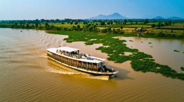 Toum Tiou I Cruise Upstream 8 days: Saigon - Siem Reap