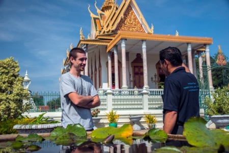 Tourguide Explaining History Of Royal Palace