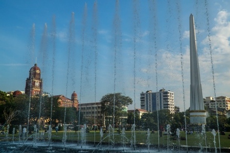 Maha Bandoola Garden, The Independence Monument