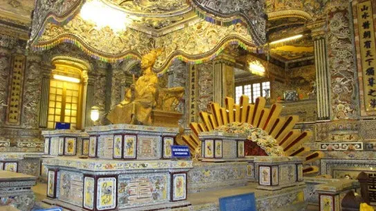 Have A Luxurious Experience At Khai Dinh tomb