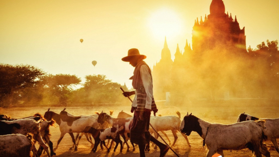 Explore the mystery's beauty of Bagan 2 days