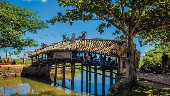 Enjoy the unique beauty of Thanh Toan Bridge