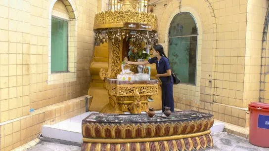Sule Pagoda (10)