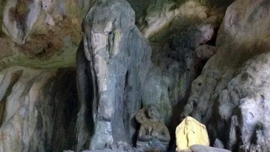 Tham Xang (Elephant Cave)