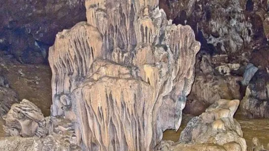 Tham Hoi cave