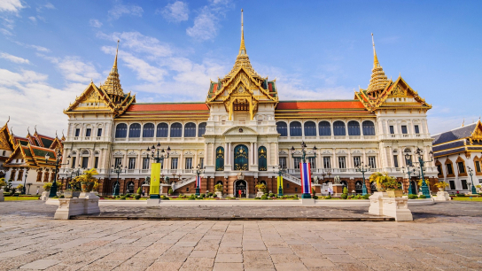 Grand Palace Discover half day