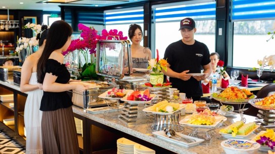 Queen Luxury Halong Bay Day Trip