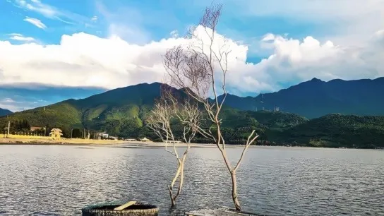 Continue To Peaceful Lap An Lagoon