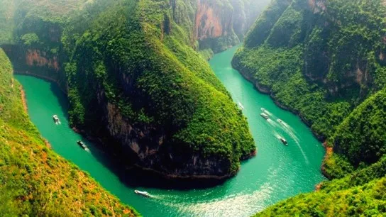 Day 2 Enjoy A Soft Green Thread Winding Of Nho Que River