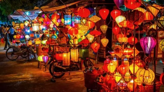 Buy Some Delightful Souvenirs In Hoi An Old Town