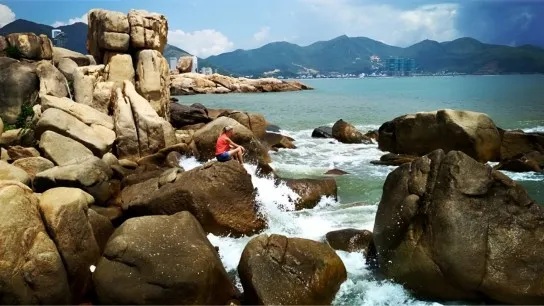 Take A Picture In Famous Chong Promontory Rock