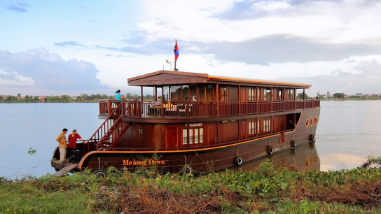 Neang Neakii Cruise Downstream 4 Days: Siem Reap - Phnom Penh