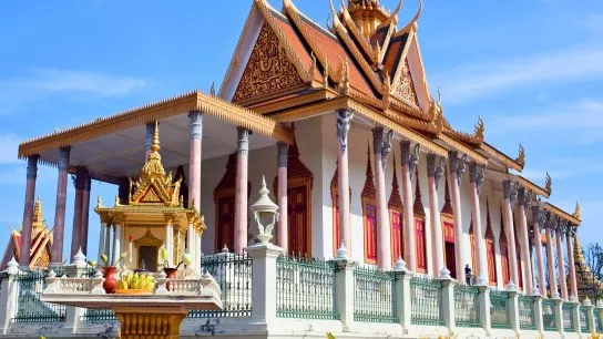 Day 6 Silver Pagoda Located On The South Side Of The Royal Palace