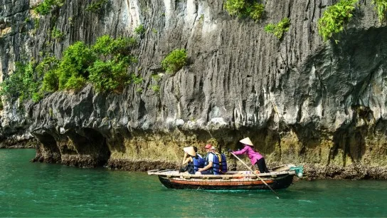 Day 10 Get On A Wooden Boat Rowed By Local