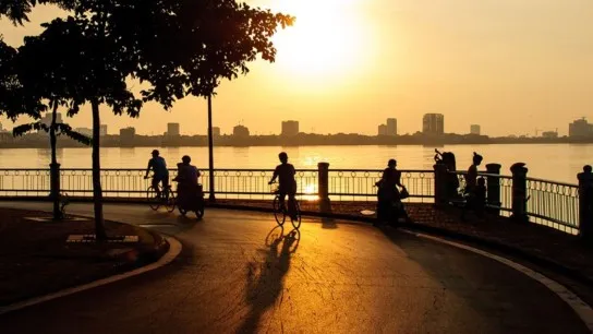 Hanoi 3 Hours Sunset Biking & Food Tour