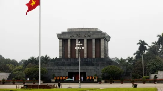 Observe Solem Ho Chi Minh Mausoleum