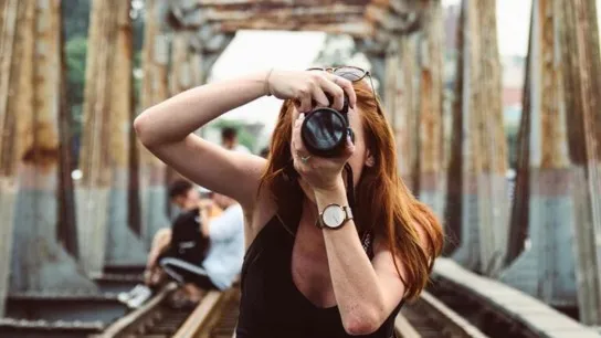Keep Valuable Photographs Of The Long Bien Bridge As Mementos