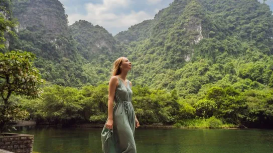 While At Trang An, Take Some Lovely Photos Of The Surroundings
