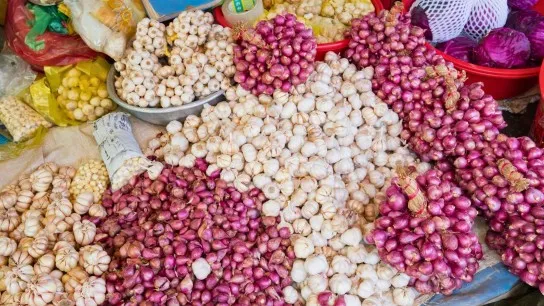 Observe The Busy Trading Of People At Cai Be Dry Market