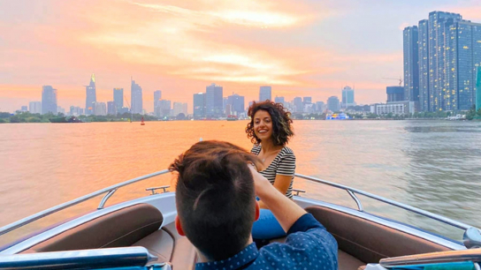 Crucero al atardecer por el río Saigón
