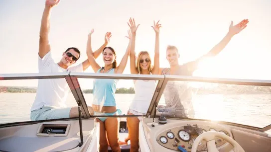Experience An Amazing Speedboat Trip
