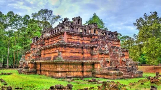 Phimeanakas is built in the Khleang style and is shaped like a three-tier pyramid