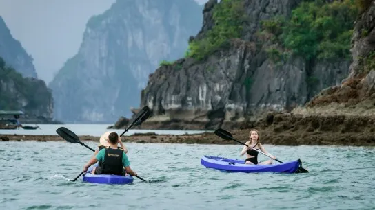 Day 5 Go Kayaking In The Clean Water
