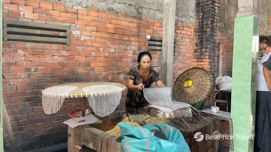 Day 4 Witness The Process Of Making Rice Paper Rolls