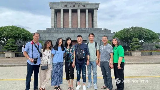 Day 2 Take Pictures In Front Of Ho Chi Minh Mausoleum