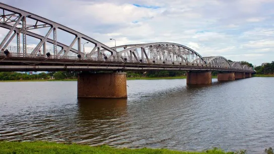 Day 7 Truong Tien Bridge The Most Well Known Bridge In Hue
