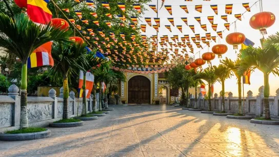 Day 9 The Gate Of Tran Quoc Pagoda