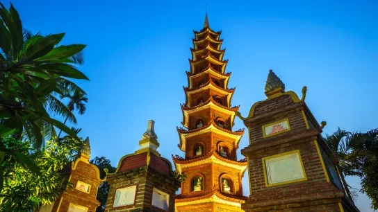Day 7 The Oldest Buddhist Pagoda In Vietnam Tran Quoc Pagoda