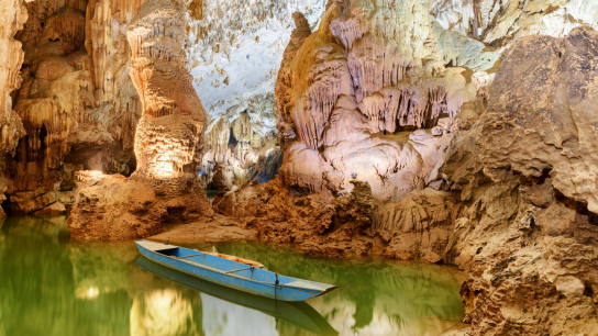 Phong Nha Cave & DMZ 4 days