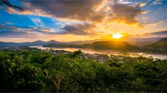 Day 9 Enjoy The Beautiful Sunset From Mount Phousi