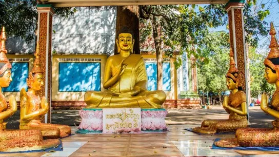 Day 9 Get Lost In A Maze Of Colorful Buddhist Sculptures At Wat Hanchey