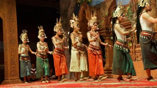 Day 1 Enjoy An Apsara Dance Show At A Local Restaurant