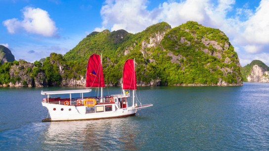 Amazing Sails Explorer Private 2 Days 1 Night