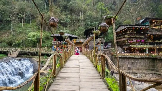 Day 8 Experience The Vibrant Energy At Cat Cat Village