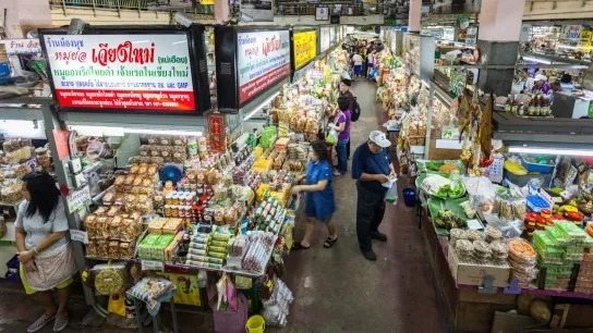 Day 2 Shop For Local Crafts And Specialties At The Lively Warorot Market